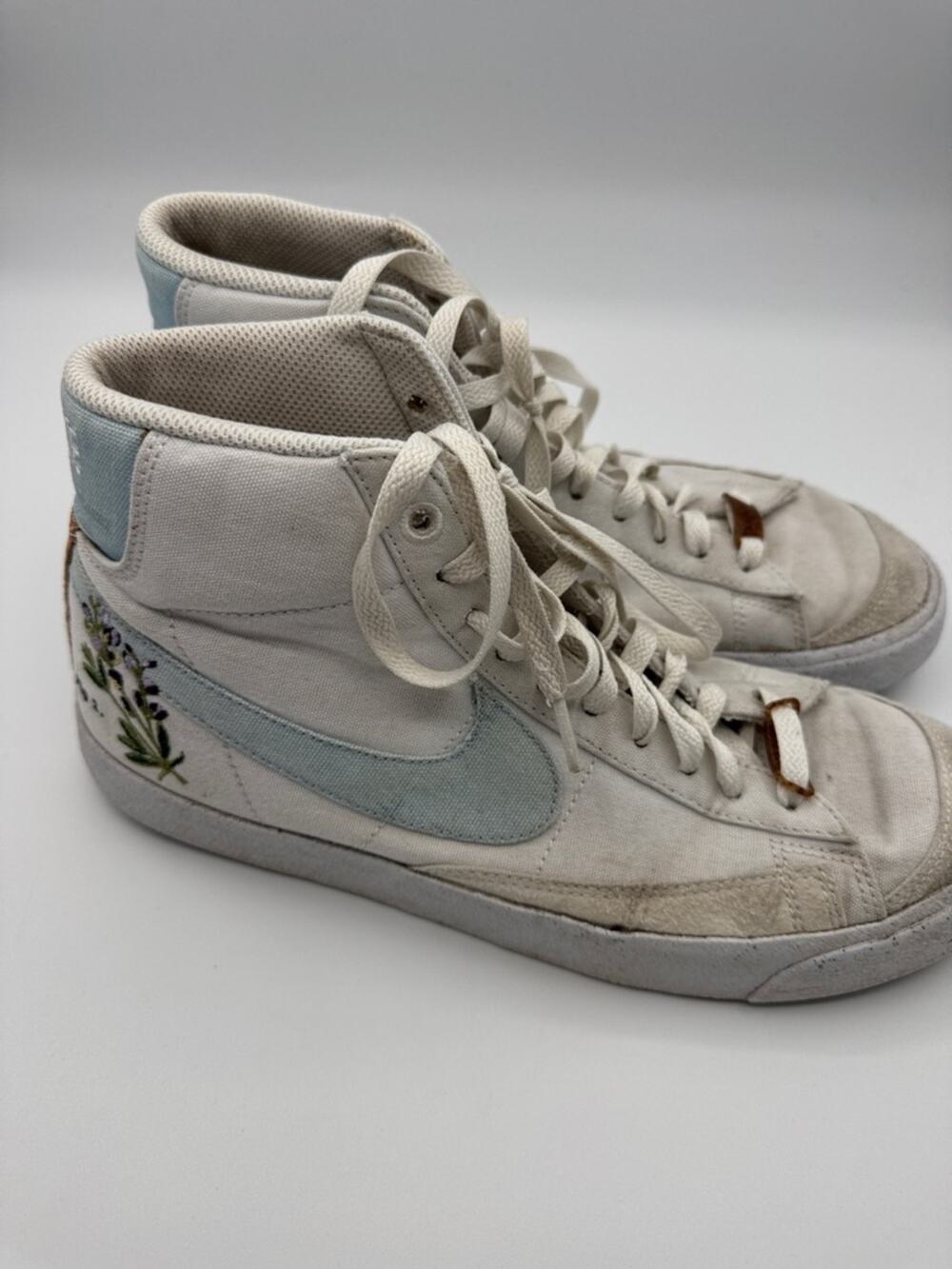 Nike Sneakers - Women's 8.5